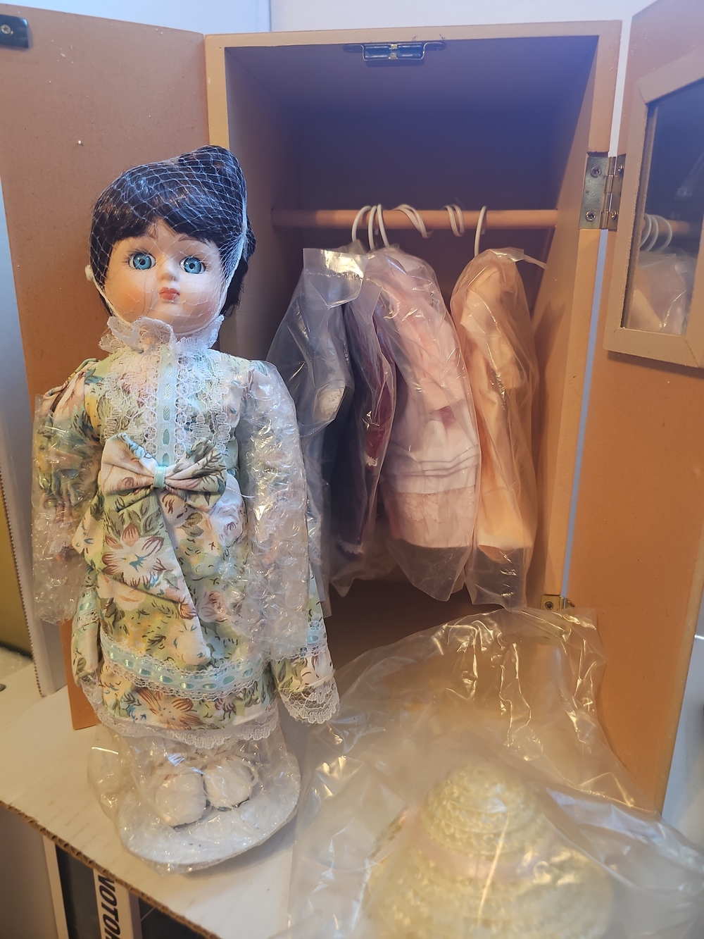 Vintage Porcelian 10" Dress Up Doll In Wooden Box 5 Outfits 2 Pair Shoes & Hat